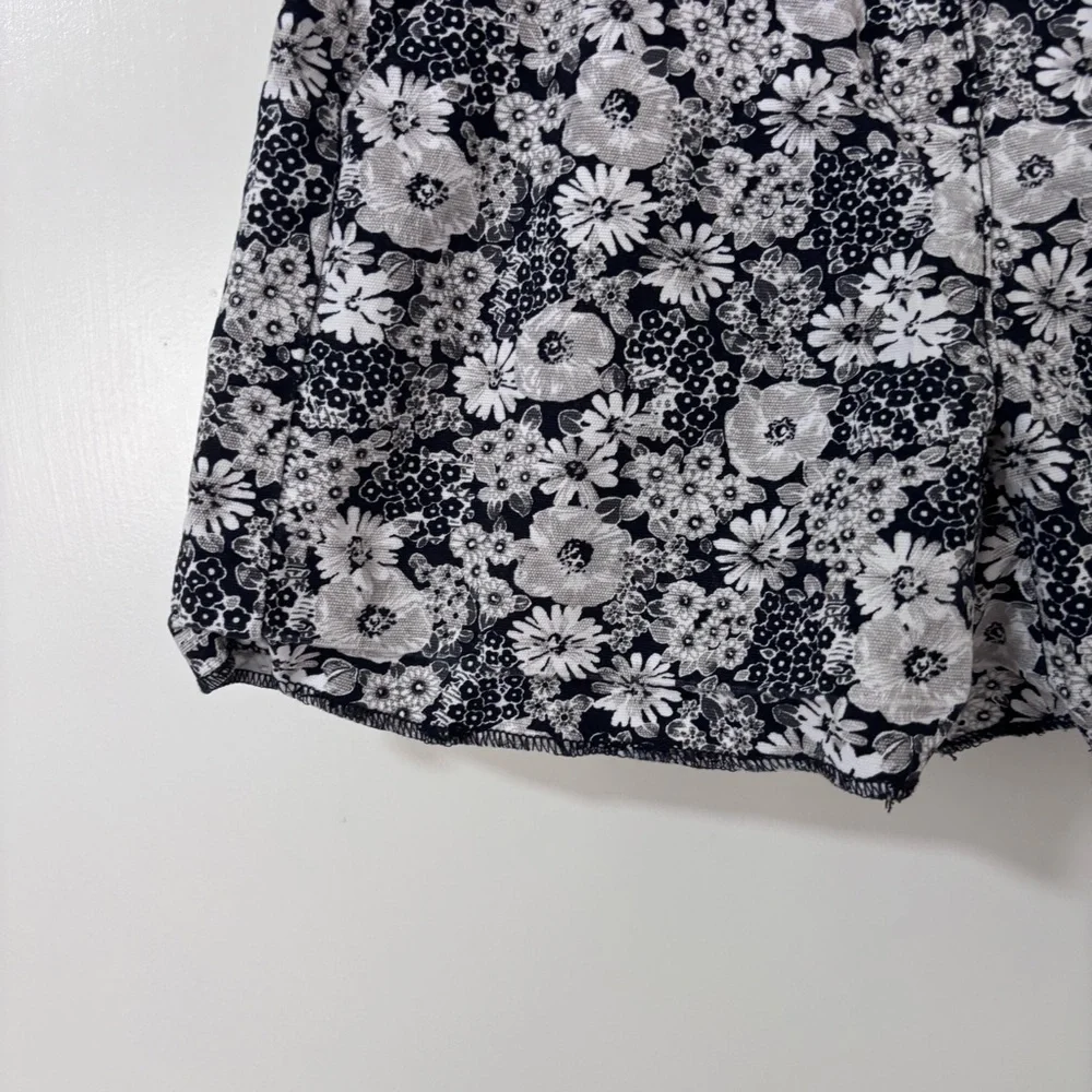 3/$15 Janie and Jack kids girls Floral Black gray and White cotton Shorts 10
